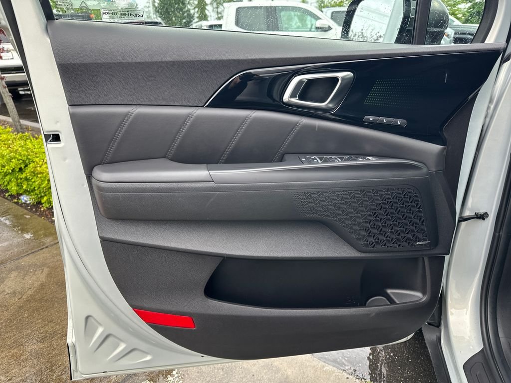 Used 2025 Ivory Kia SX Prestige image 11