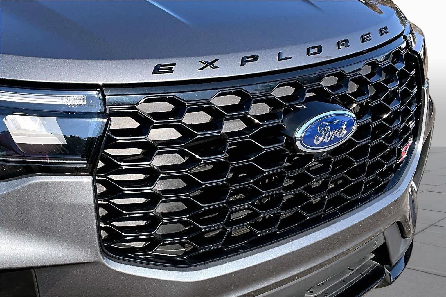 Used 2025 Carbonized Gray Metallic Ford ST image 30