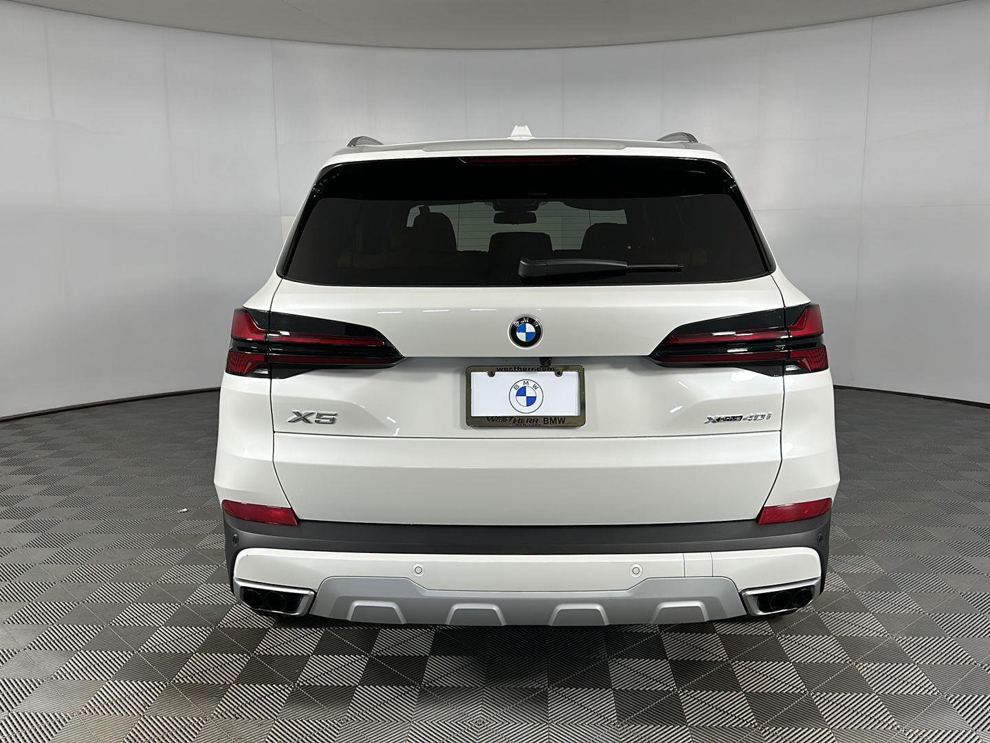 Used 2026 Mineral White Metallic BMW xDrive40i image 24