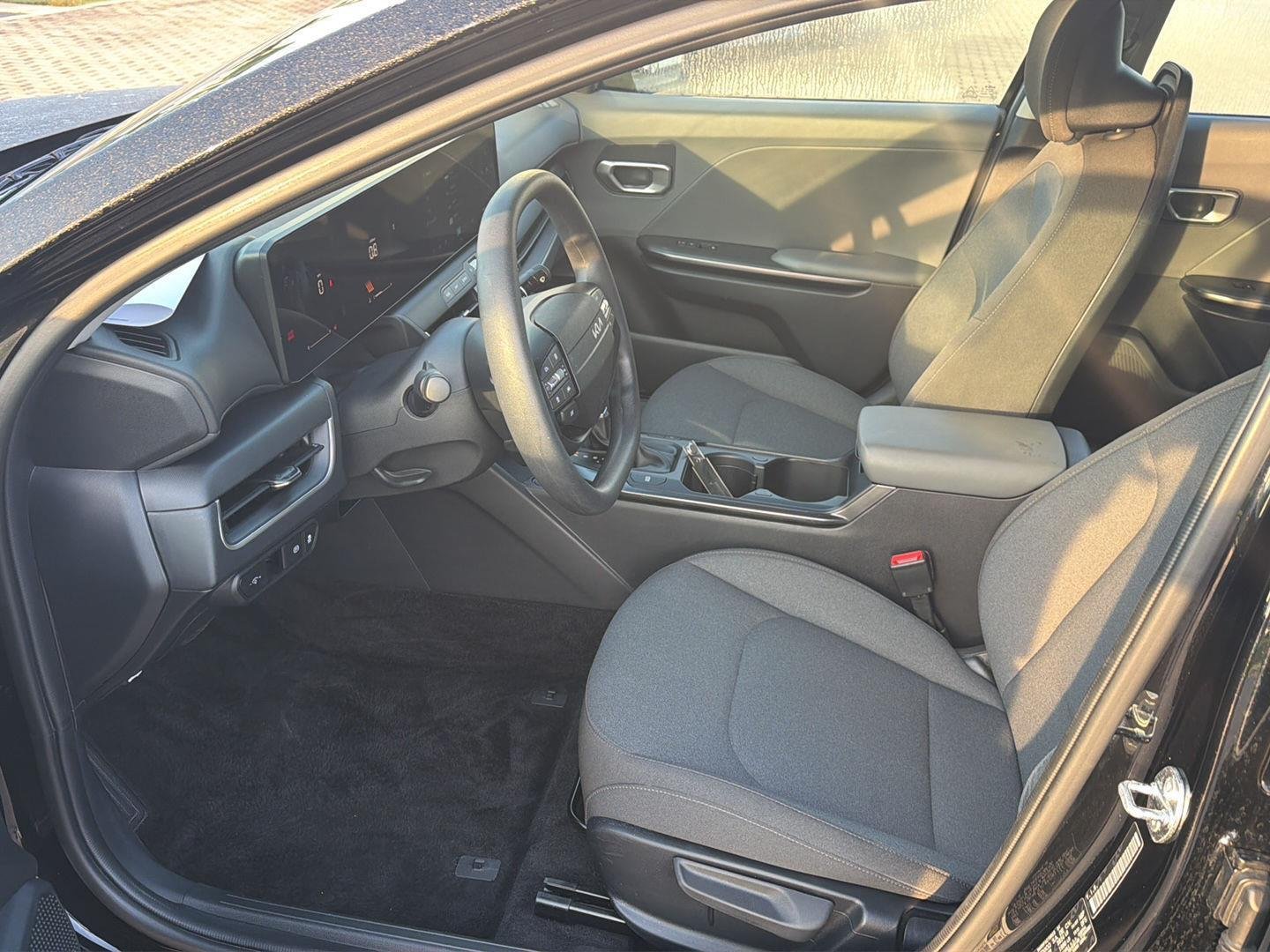 2025 Kia K4 LXS - Photo 10