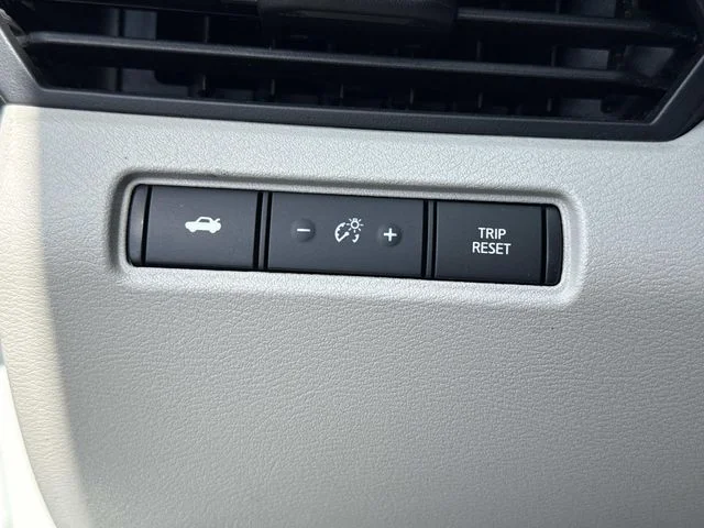 Used 2025 White Nissan 2.5 SV image 42