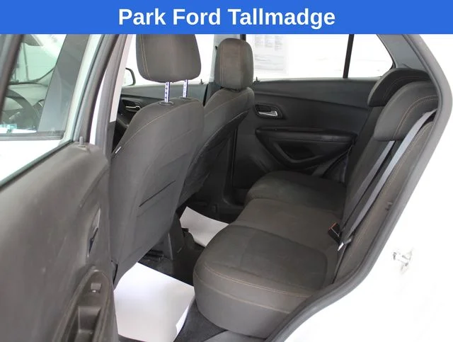 Used 2018 Summit White Chevrolet LS image 24