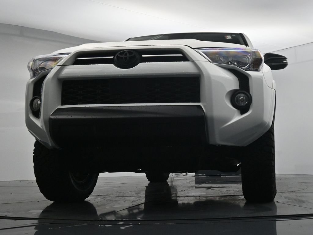 Used 2020 White Toyota Venture image 29