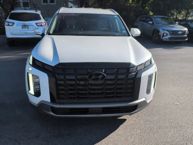Used 2025 White Hyundai SEL image 2