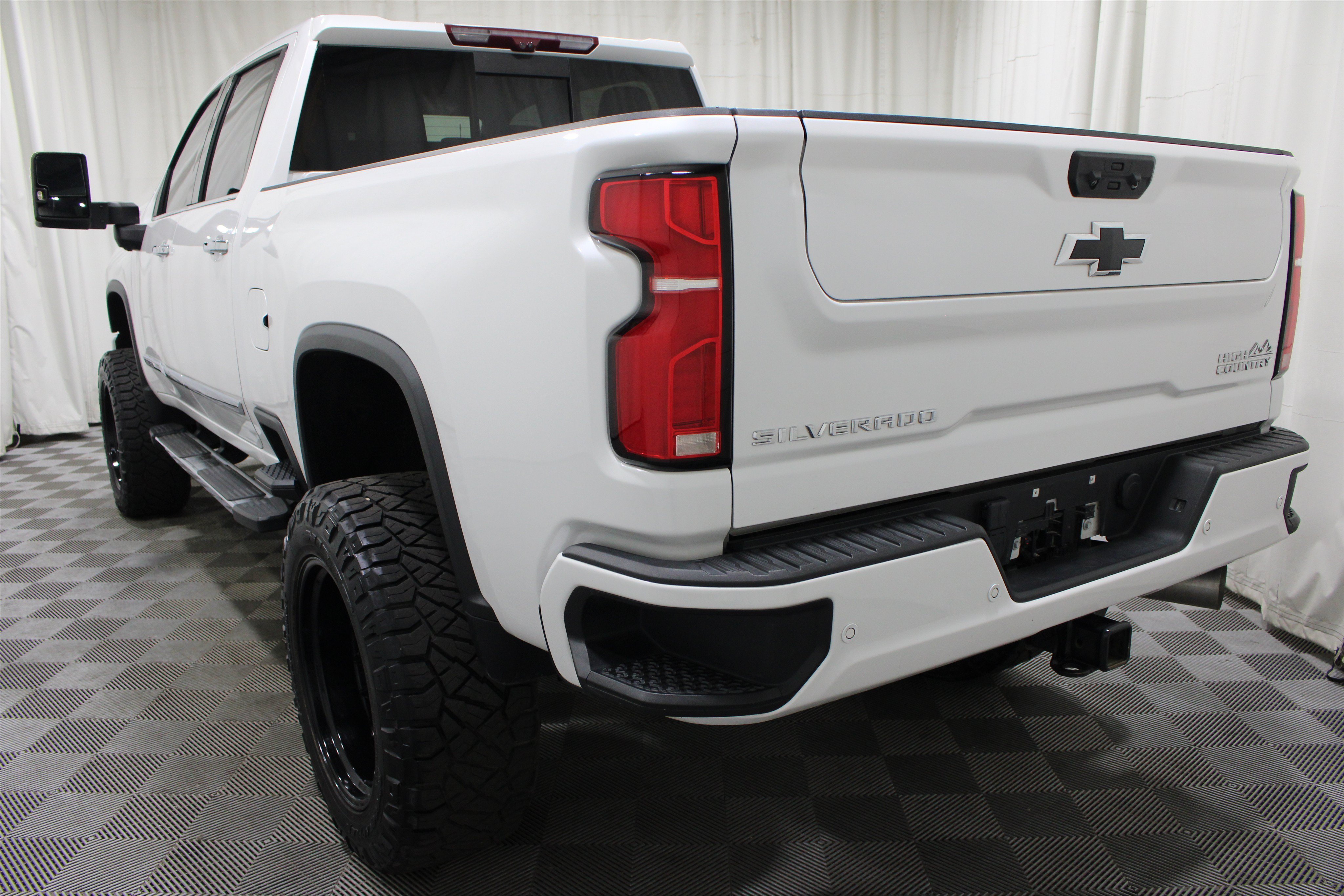 Used 2024 Iridescent Pearl Tricoat Chevrolet High Country image 37
