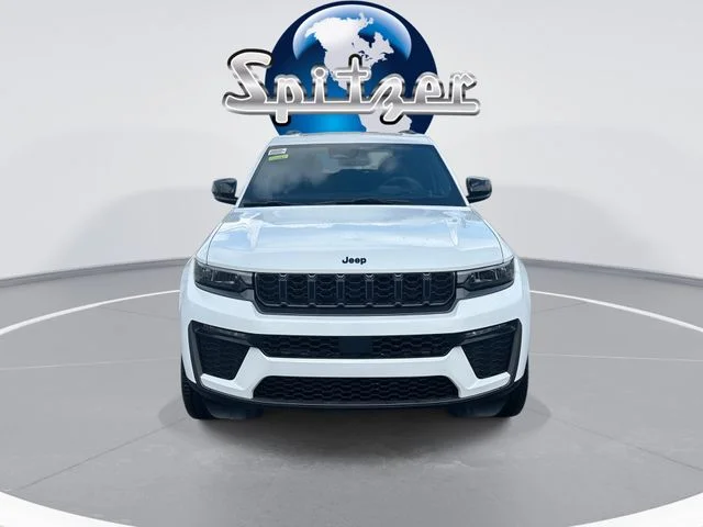 New 2026 Bright White Clear-Coat Exterior Paint Jeep Limited image 3