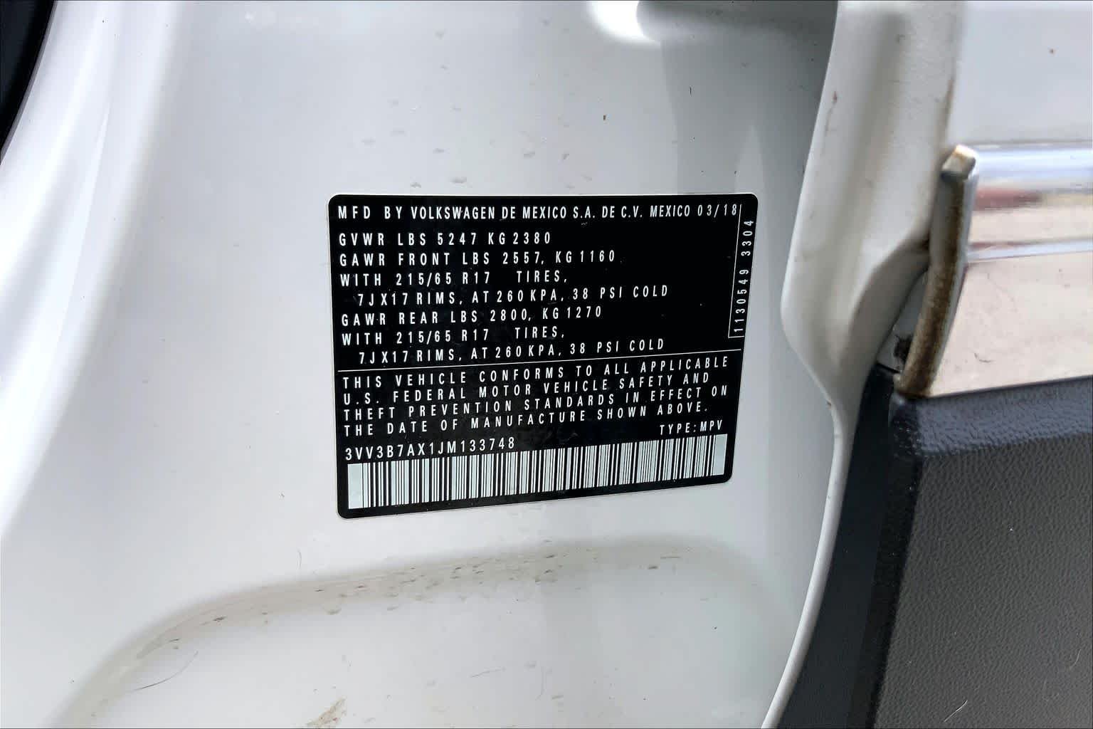 Used 2018 Pure White Volkswagen SE image 36