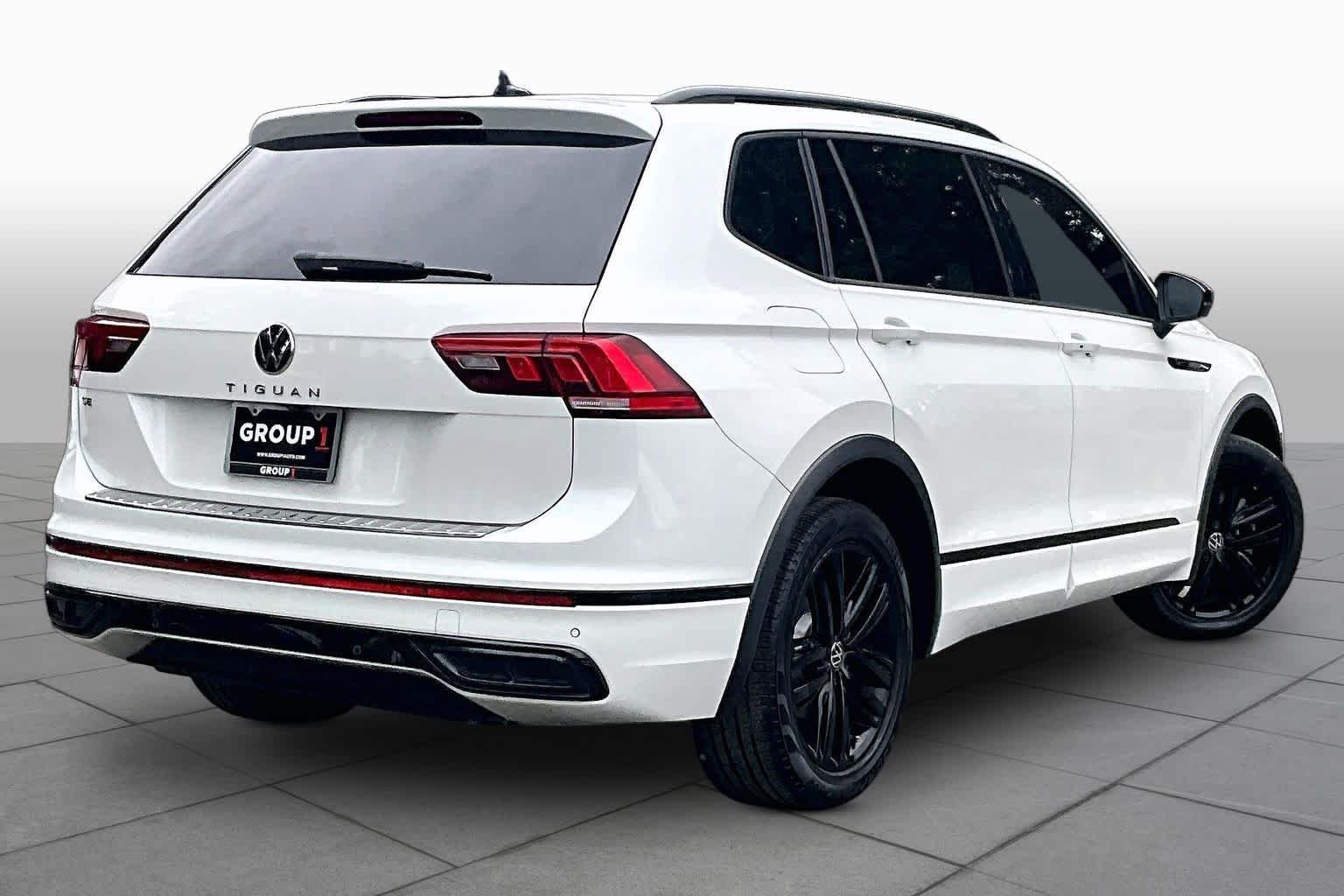 Used 2022 Oryx White Pearl Volkswagen SE R-Line Black image 13