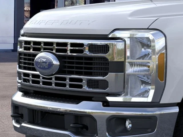 New 2026 Oxford White Ford XLT image 17