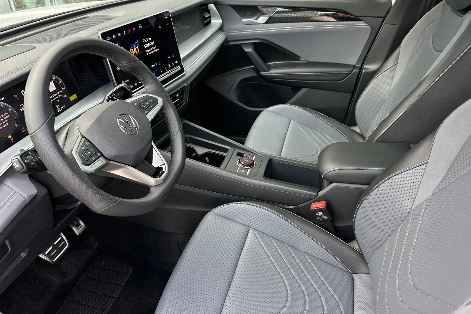 New 2026  Volkswagen 2.0T SE R-Line Black image 8