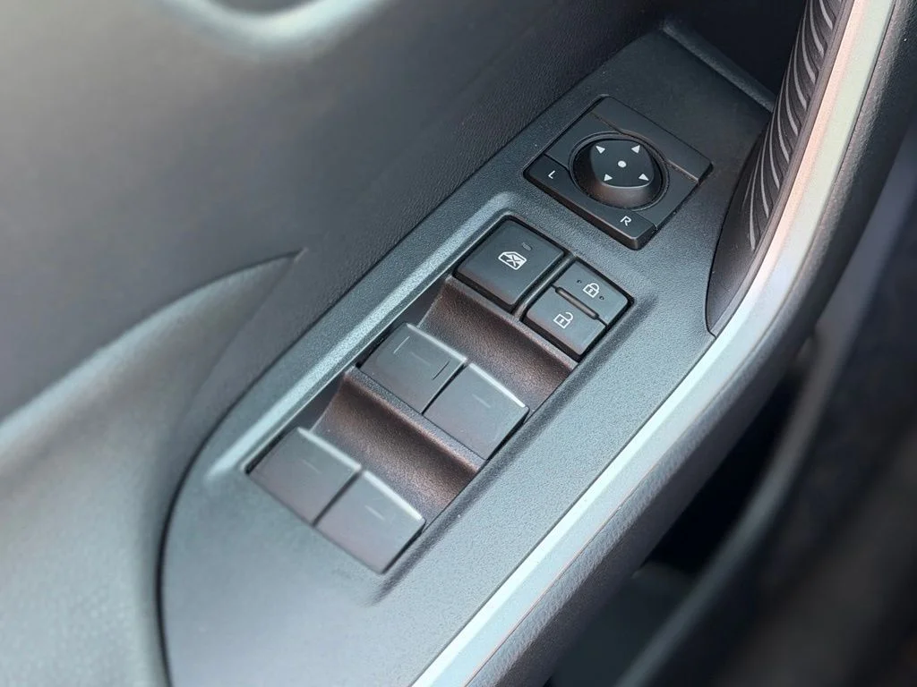 Used 2025 White Toyota XLE image 18