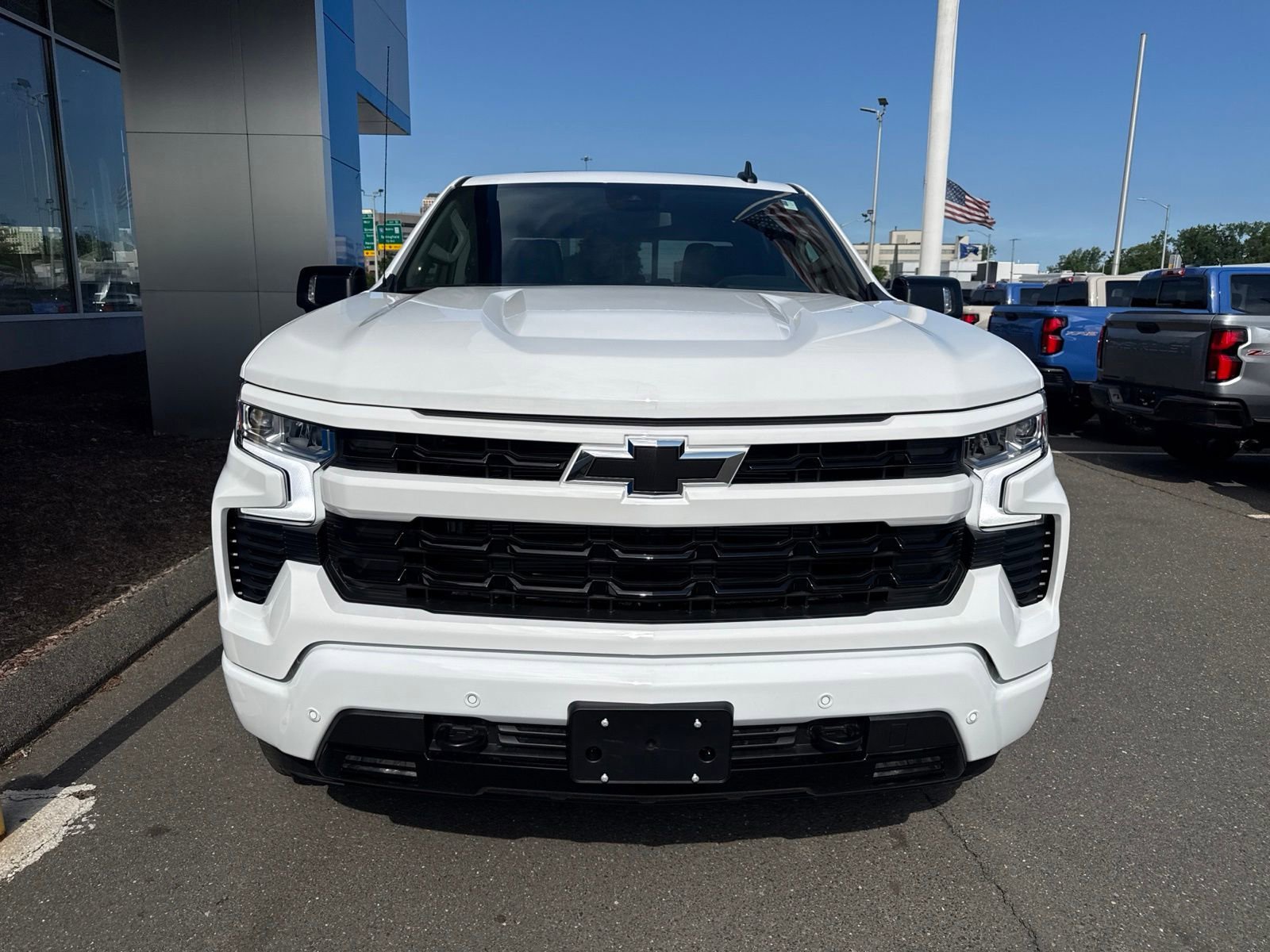 New 2026 Summit White Chevrolet RST with 22inch Black Wheels - Convenience II - Safety - Sunroof - Leather - Dark Essentials - Protection *In Stock* image 3