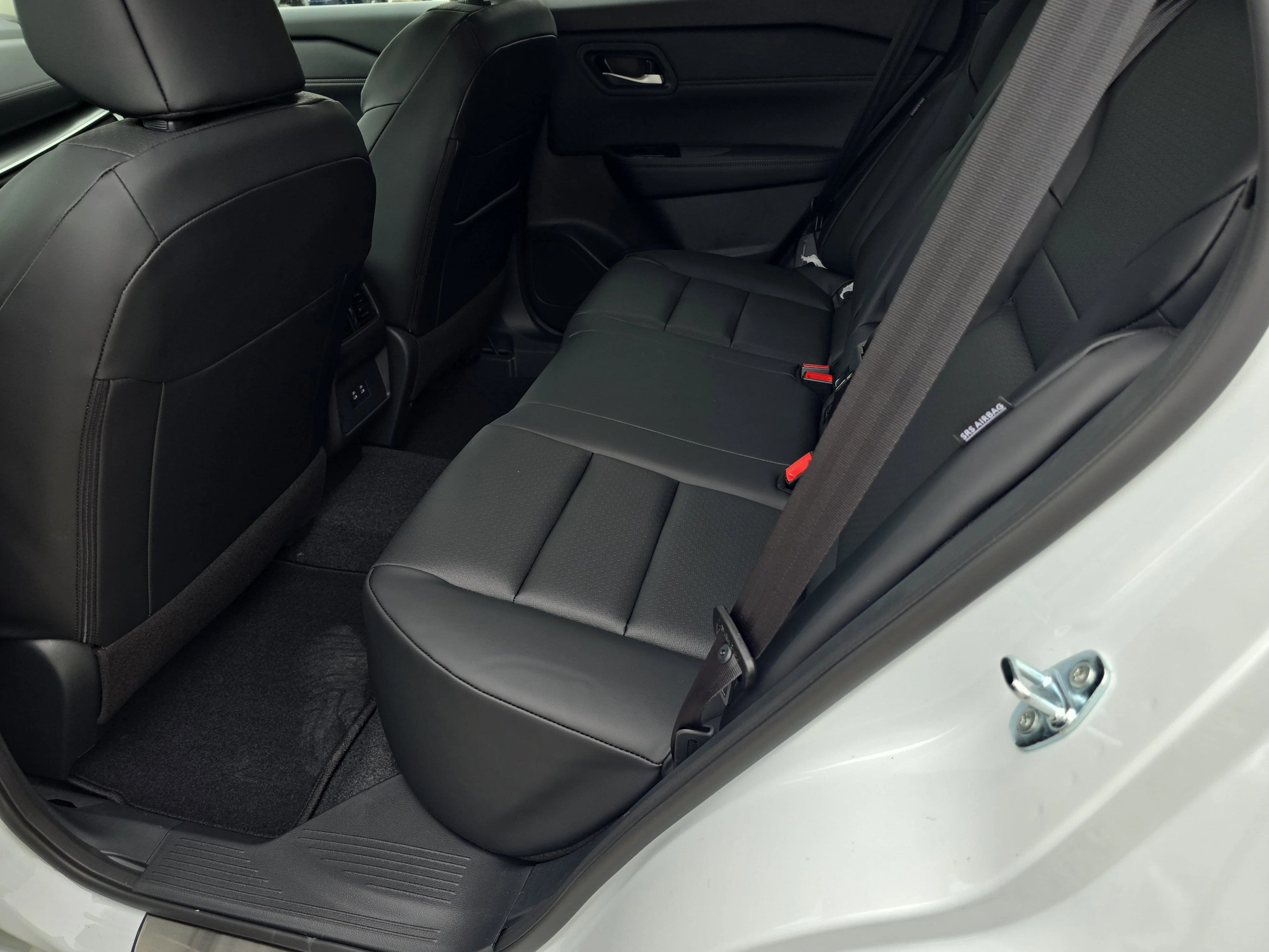 New 2026 Everest White Pearl TriCoat Nissan Dark Armor™ image 17