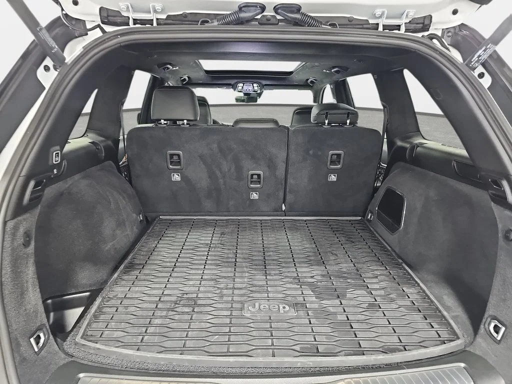 Used 2024 White Jeep Summit Reserve image 14