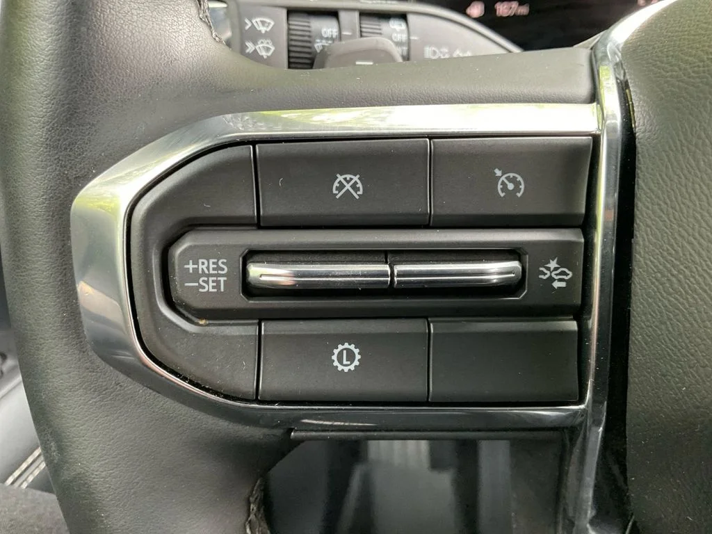 Used 2025 Silver GMC Elevation image 33