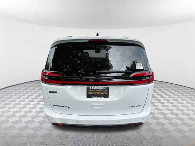 Used 2024 White Chrysler Limited image 6