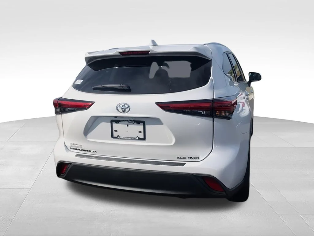 Used 2023 Beige Toyota XLE image 9