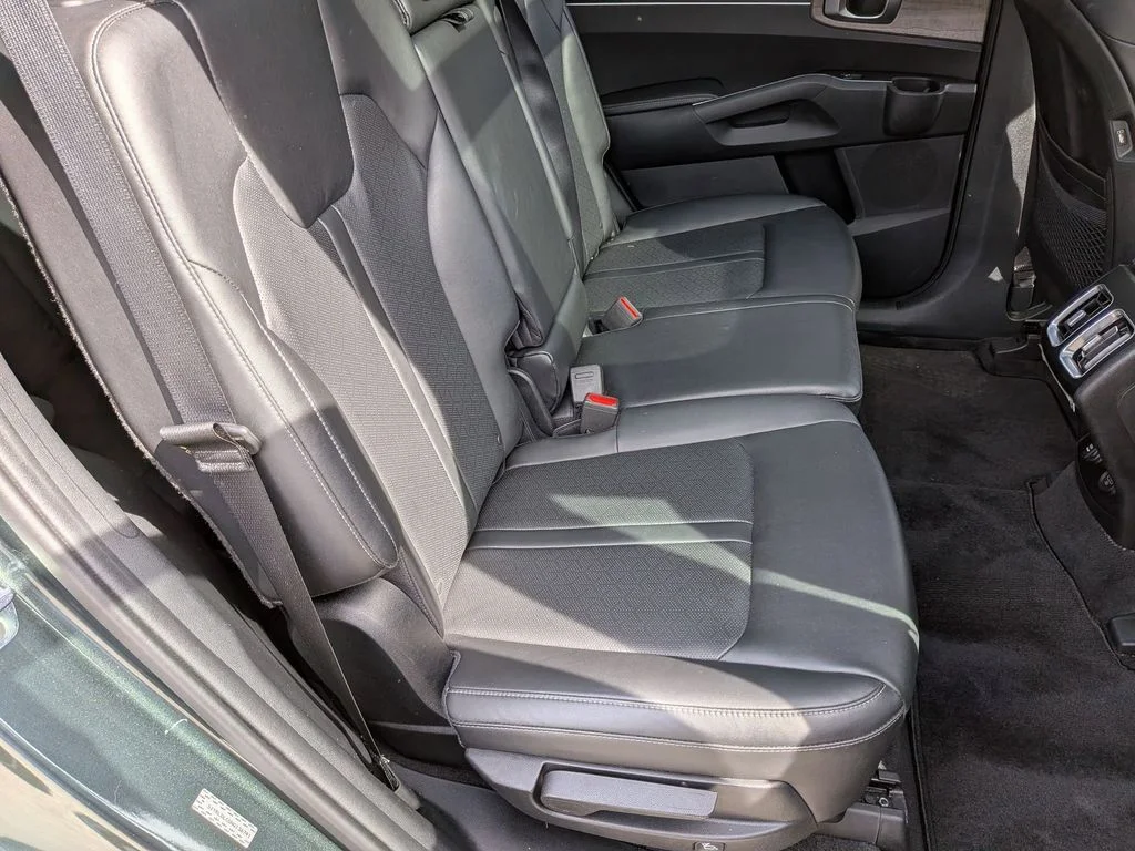 Used 2022 Green Kia S image 27