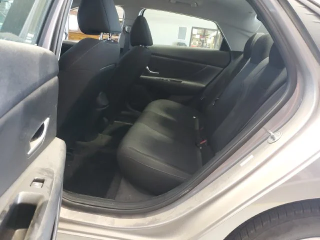 Used 2023 Silver Hyundai SE image 9