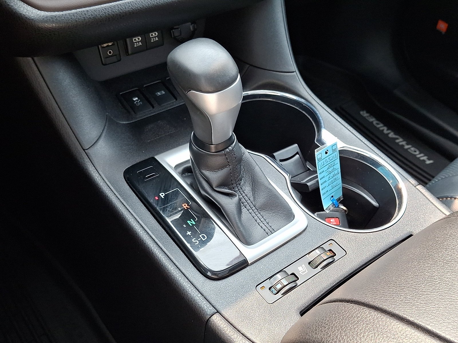 Used 2018 Shoreline Blue Pearl Toyota Limited Platinum image 18