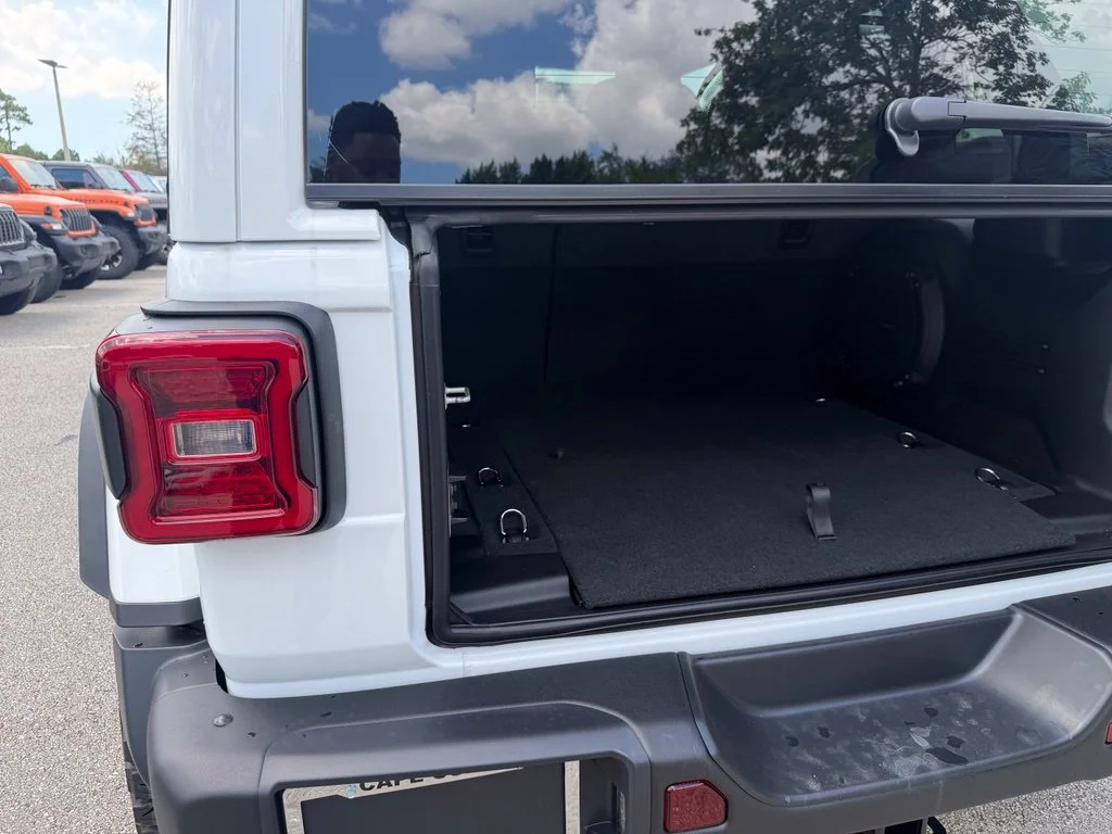 New 2027 Bright White Clear-Coat Paint Jeep Moab 392 image 37