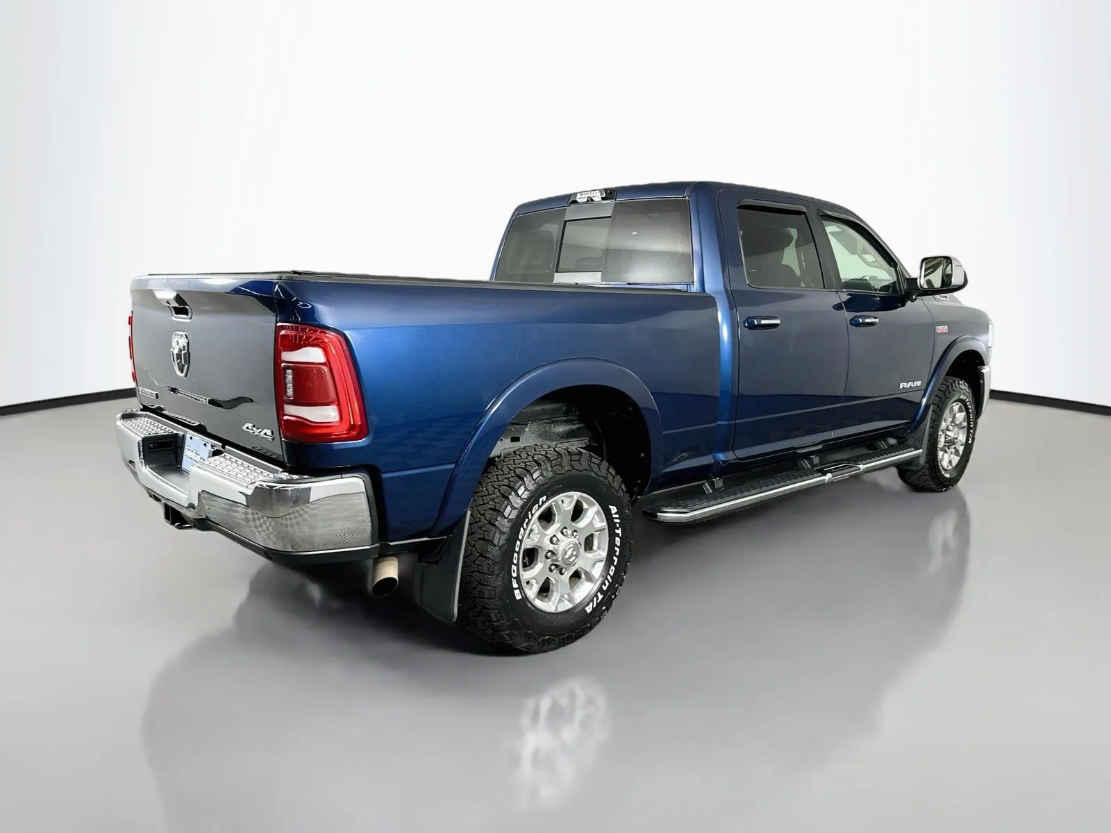 Used 2022 Patriot Blue Pearlcoat Ram Laramie image 7