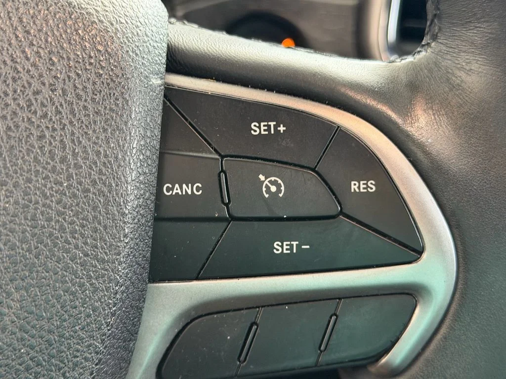 Used 2018 Gray Jeep Limited image 24