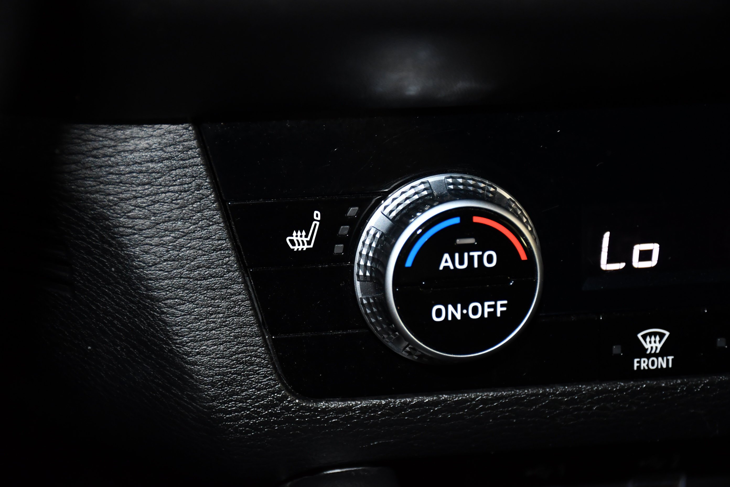 Certified Used 2024 Black Diamond Mitsubishi SE image 29