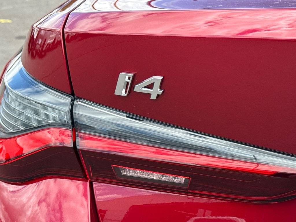 New 2026 Vegas Red Metallic BMW xDrive40 image 9