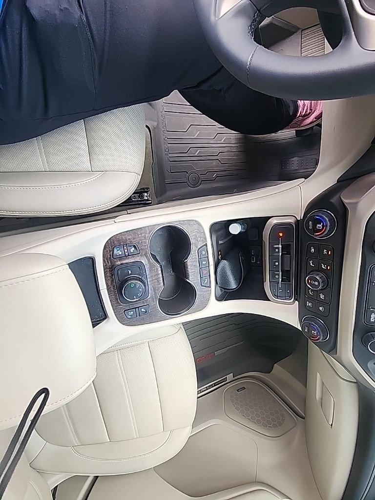 Used 2023 White GMC Denali image 8