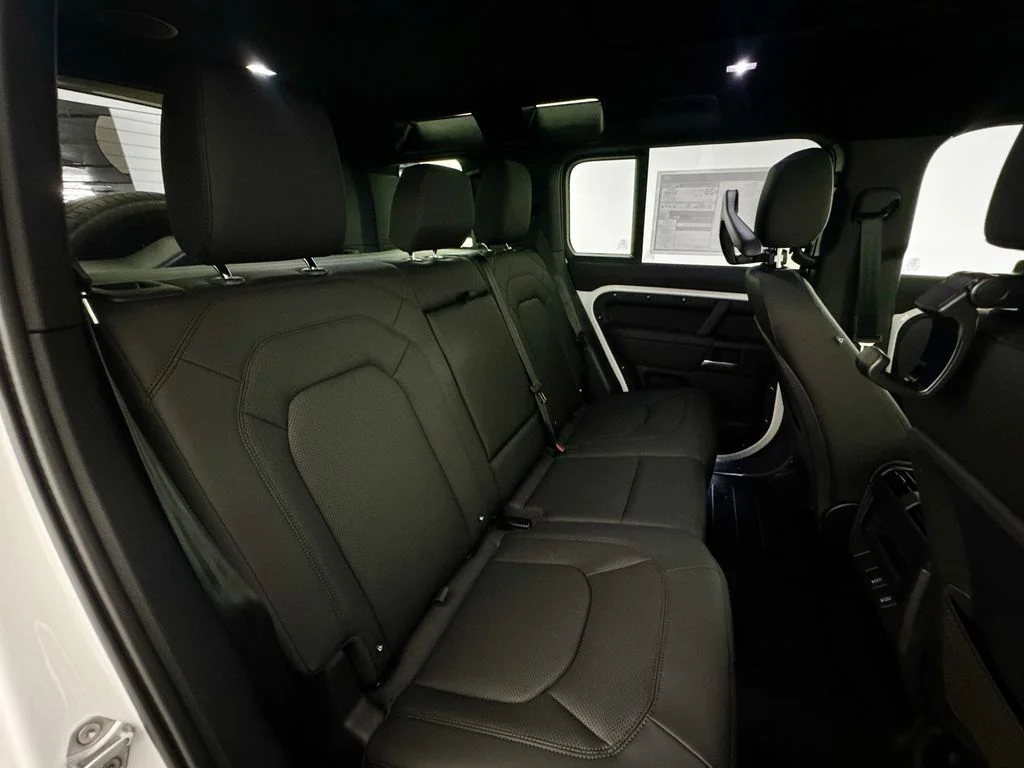 New 2026 Fuji White Land Rover X-Dynamic SE image 28