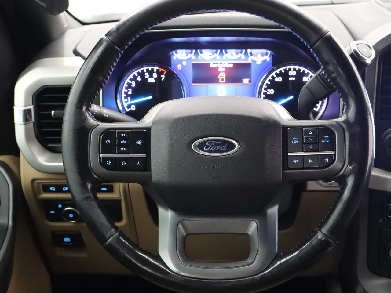 Used 2022 Oxford White Ford XLT Crew Cab image 14
