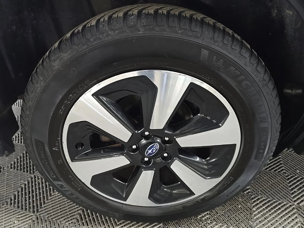 Used 2018 Ice Silver Metallic Subaru 2.5i Premium image 14
