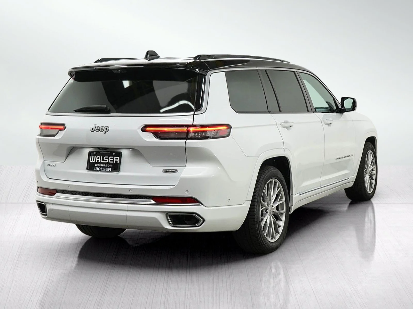 Used 2024 Bright White Clearcoat Jeep Summit image 5