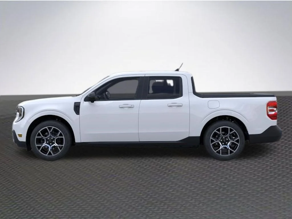 New 2026 Oxford White Ford Lariat® image 3