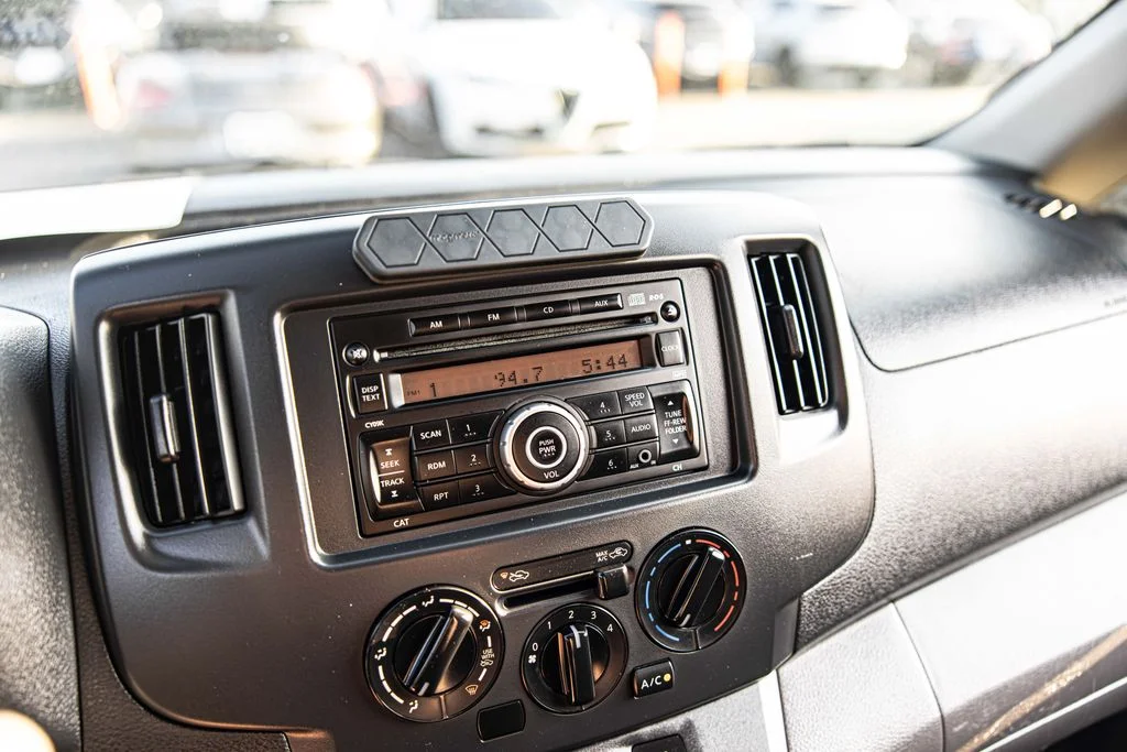 Used 2015 White Nissan S image 18