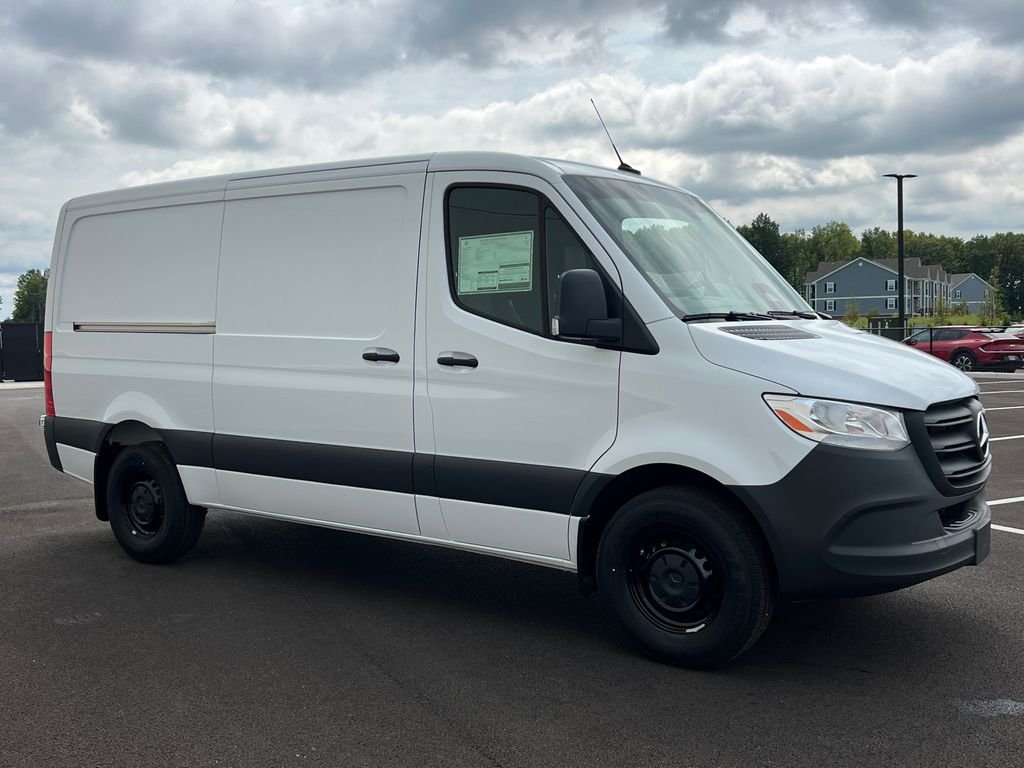 New 2026 Arctic+White Mercedes-Benz Cargo 144 WB image 2