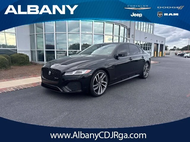 Used 2024 Black Jaguar R-Dynamic SE image 1