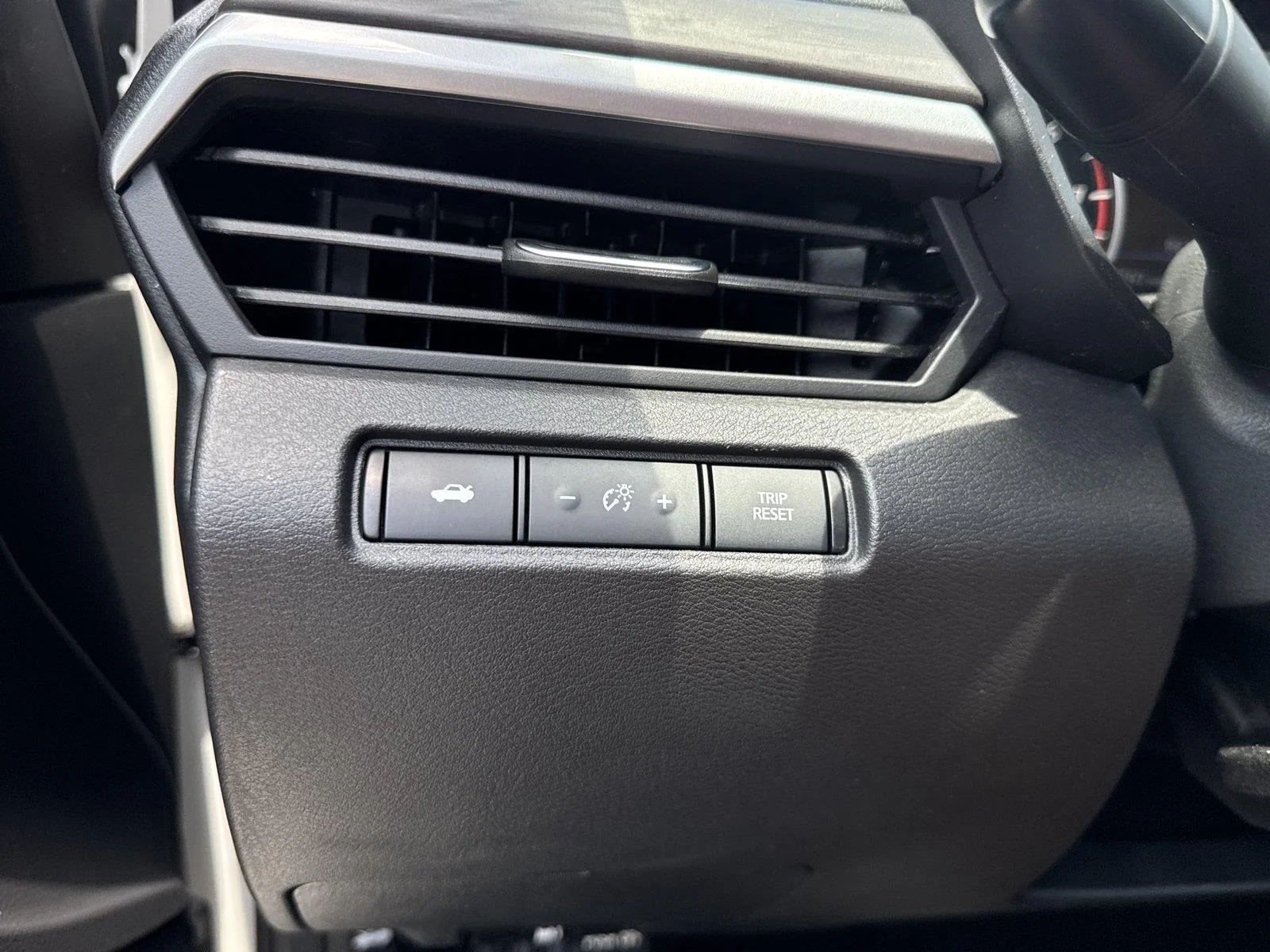 Used 2025 Glacier White Nissan SV image 19
