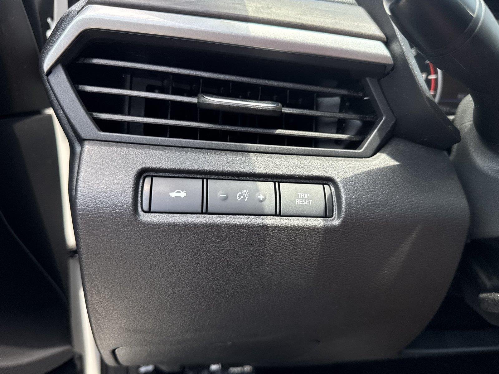 Used 2025 Glacier White Nissan SV image 19