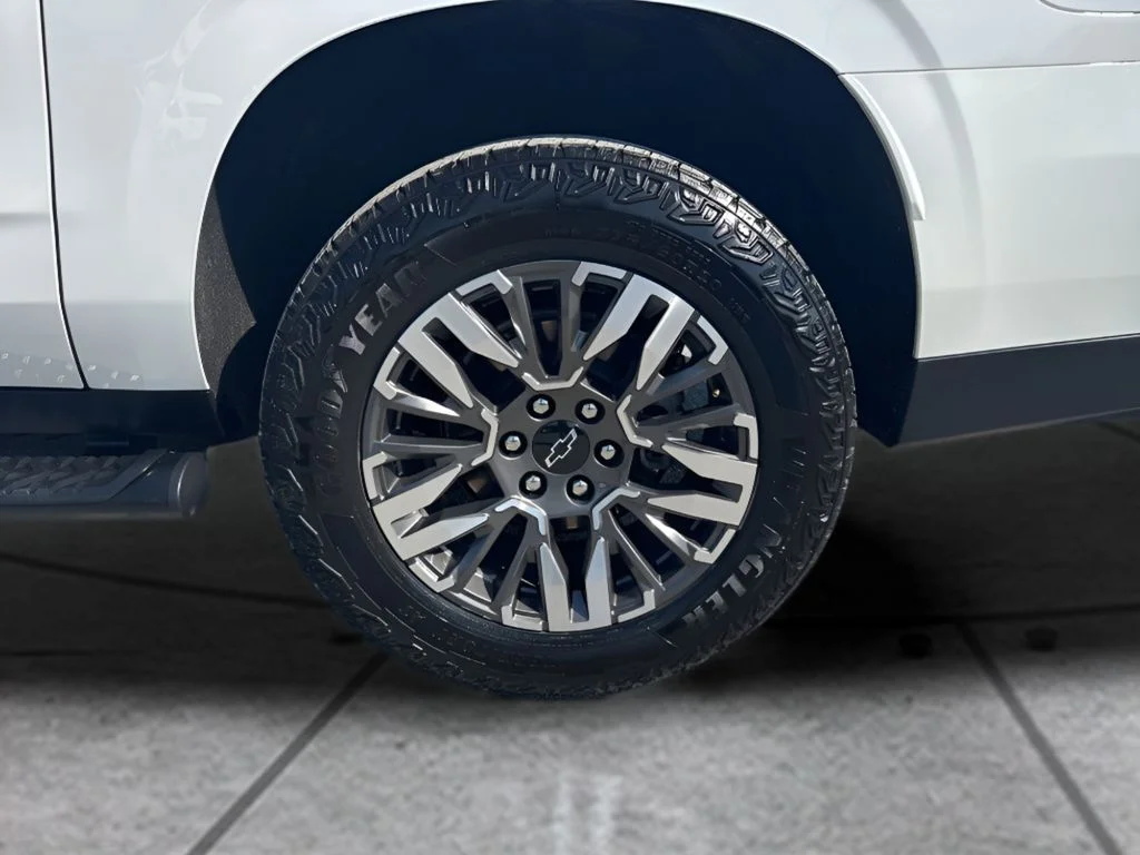Used 2025 Beige Chevrolet Z71 image 34