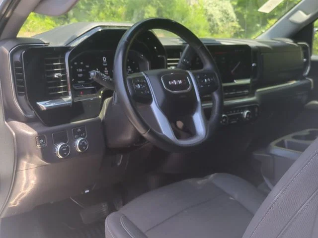 Used 2024 White GMC SLE image 29