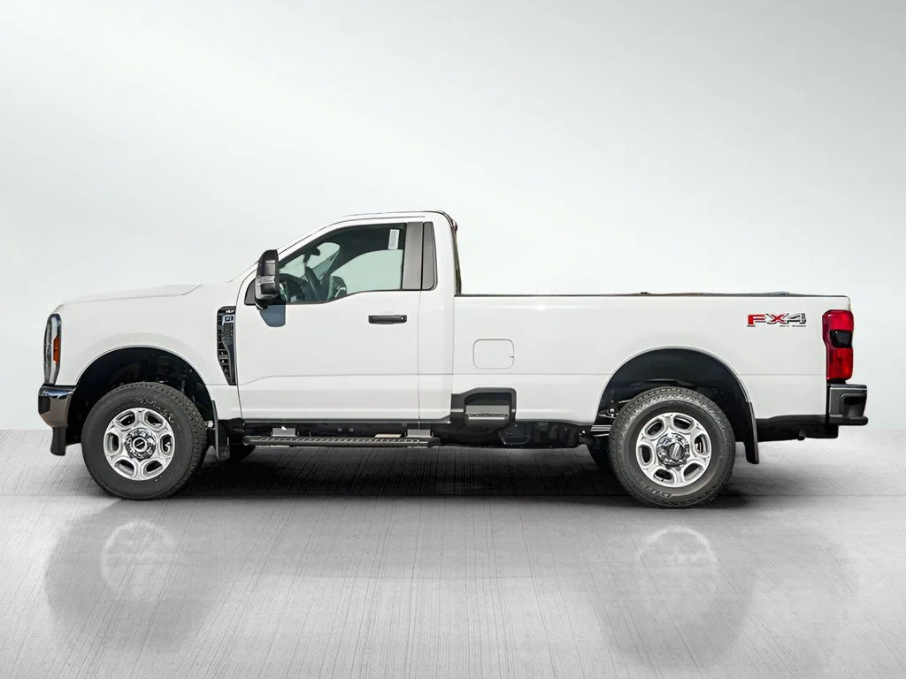 New 2027 Oxford White Ford F-350® XLT image 3