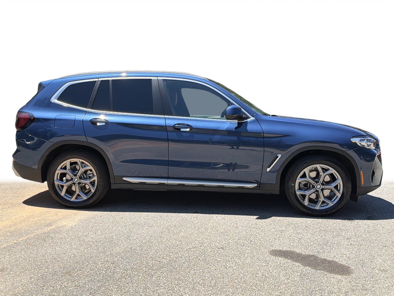 Used 2024 Phytonic Blue Metallic BMW sDrive30i image 31