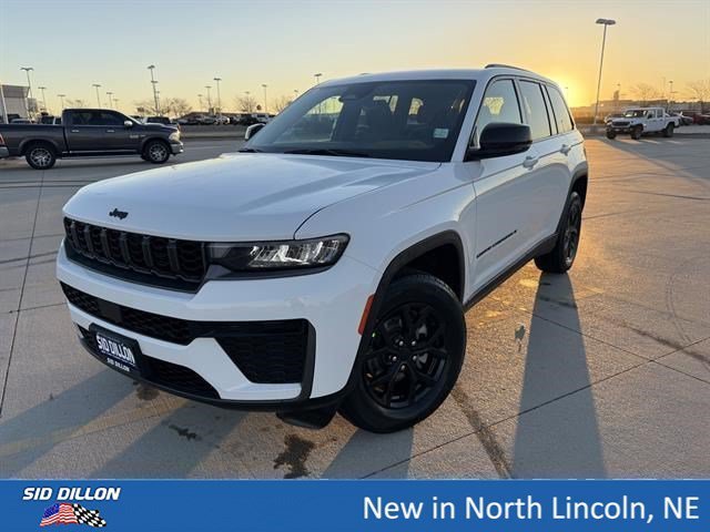 2026 Jeep Grand Cherokee Laredo Altitude