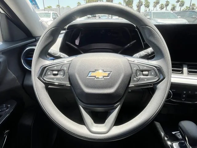 Used 2025 White Chevrolet LT image 16