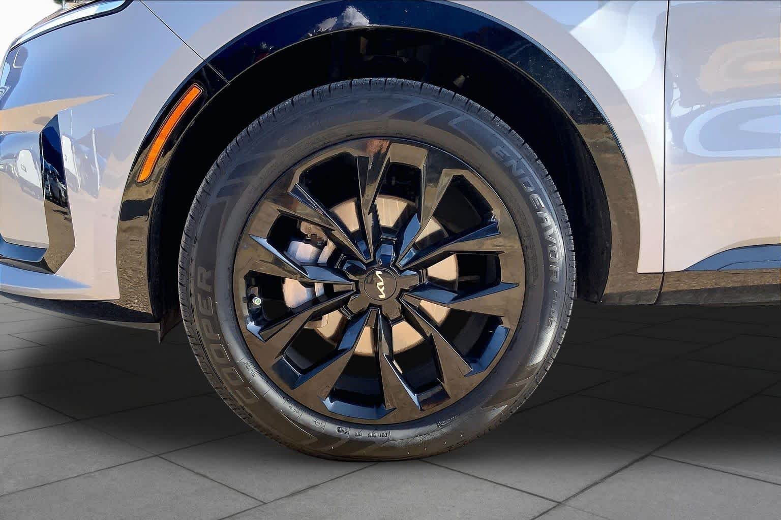 Certified Used 2023 Wolf Gray Kia SX image 11