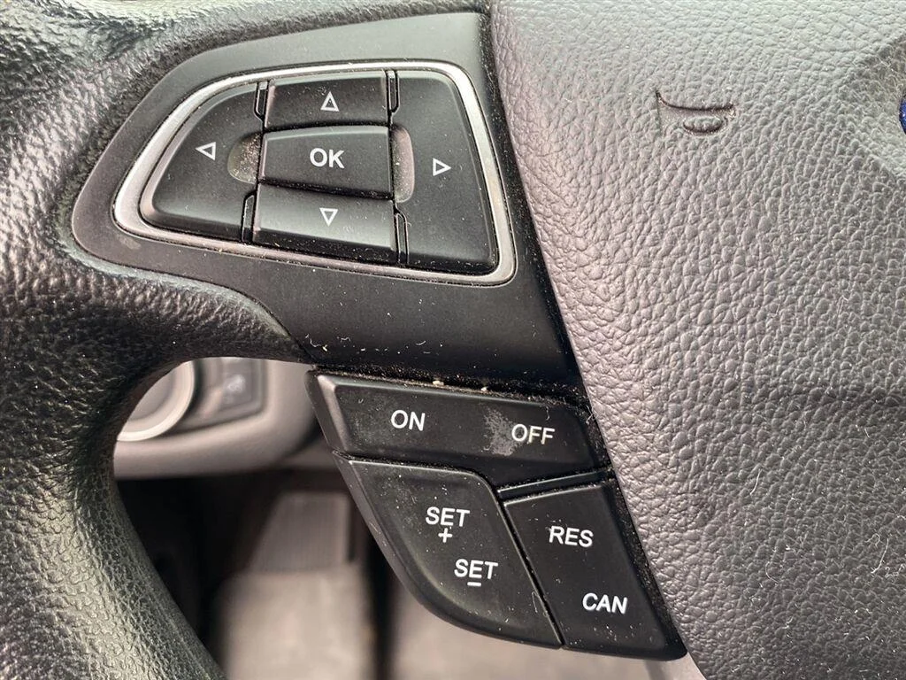 Used 2019 Magnetic Ford SE image 18