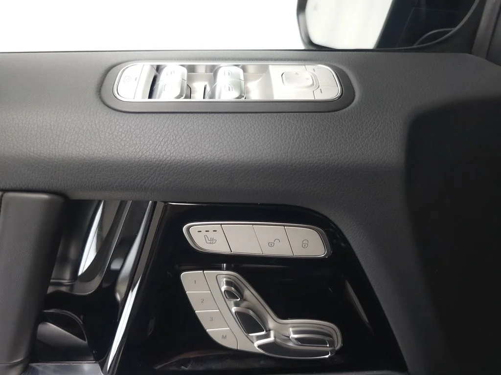 Used 2025 Twilight Blue Metallic Mercedes-Benz G 550 image 6