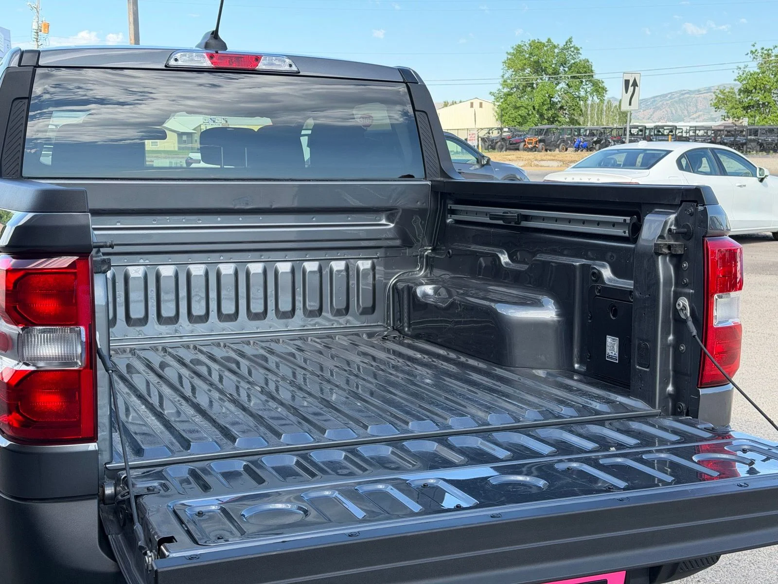 Used 2025 Gray Ford XLT image 9